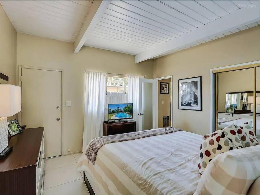 Serene 4 Bed 3 Bath Heated Pool Natural Backyard Heart Of Palm Springs Kültér fotó