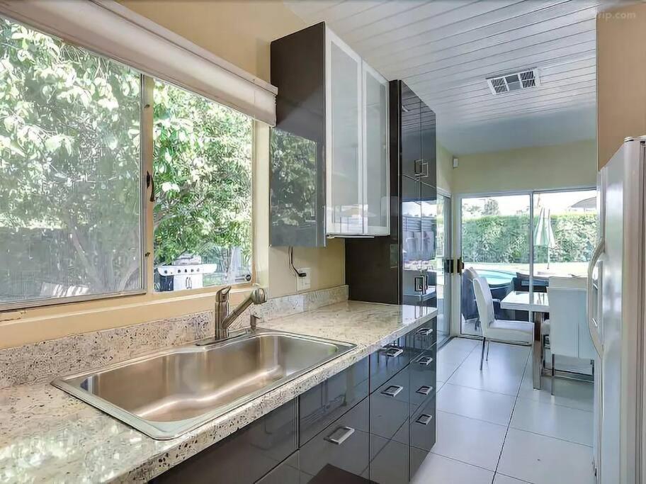 Serene 4 Bed 3 Bath Heated Pool Natural Backyard Heart Of Palm Springs Kültér fotó